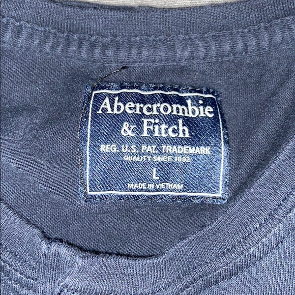 A dress t shirt - Picture 5 of 5